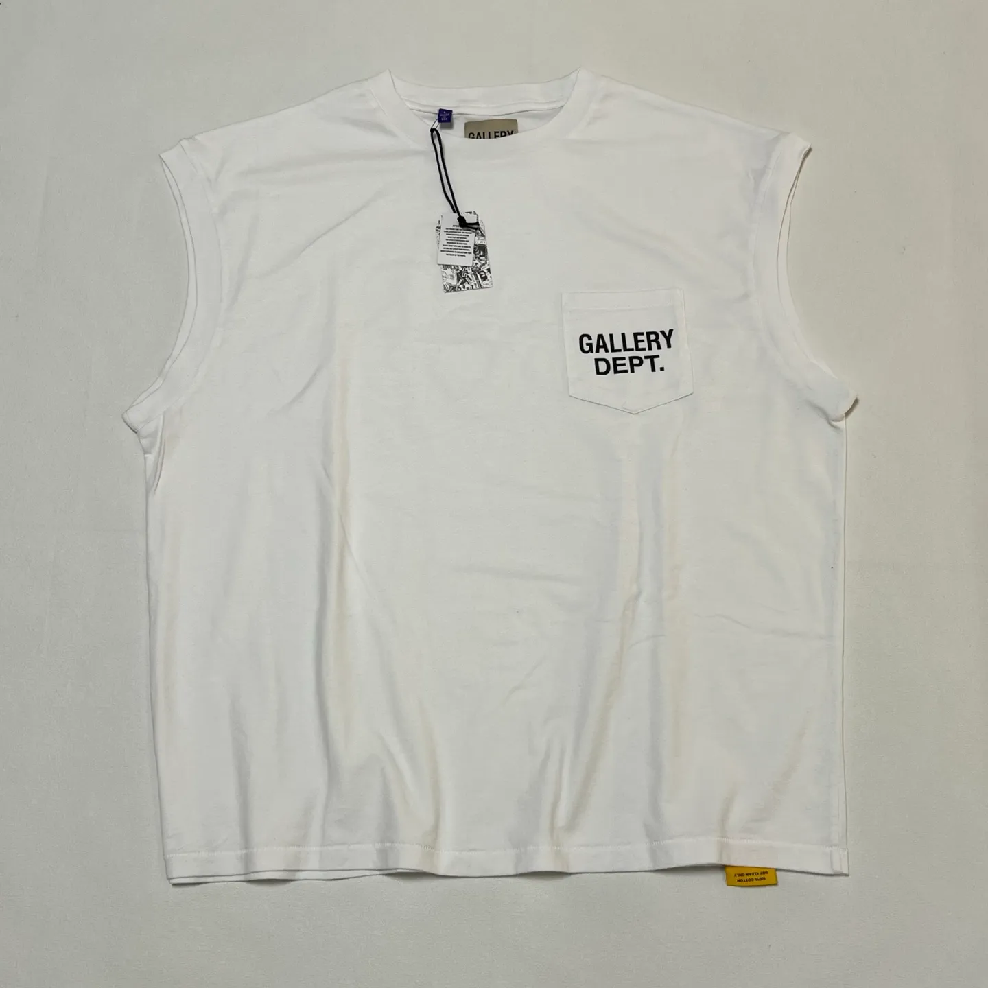 GALLERY DEPT. AUGI SLEEVELESS TEE/VINTAGE BLACK/NAVY/WHT English pocket sleeveless vest TEE Washed black/navy blue/white S-XL Same as the original version Super comfortable summer brushed lightweight material No sense of comfort on the upper body Loose and crisp fit Comfortable and breathable
